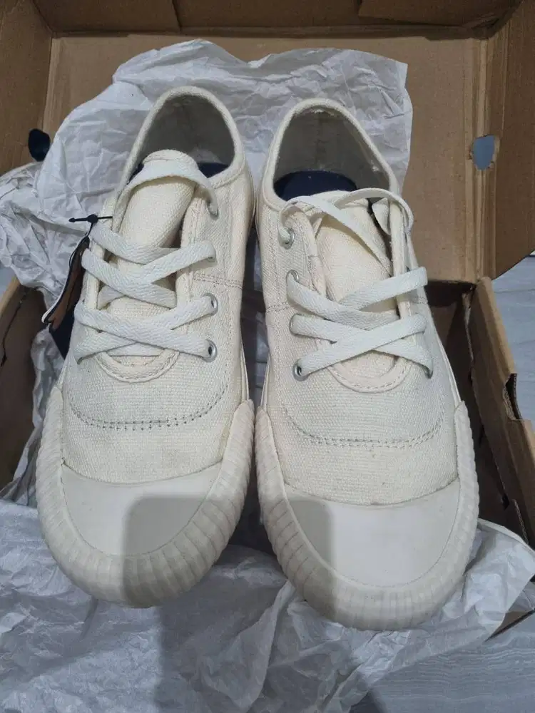 Sepatu brodo vulcan