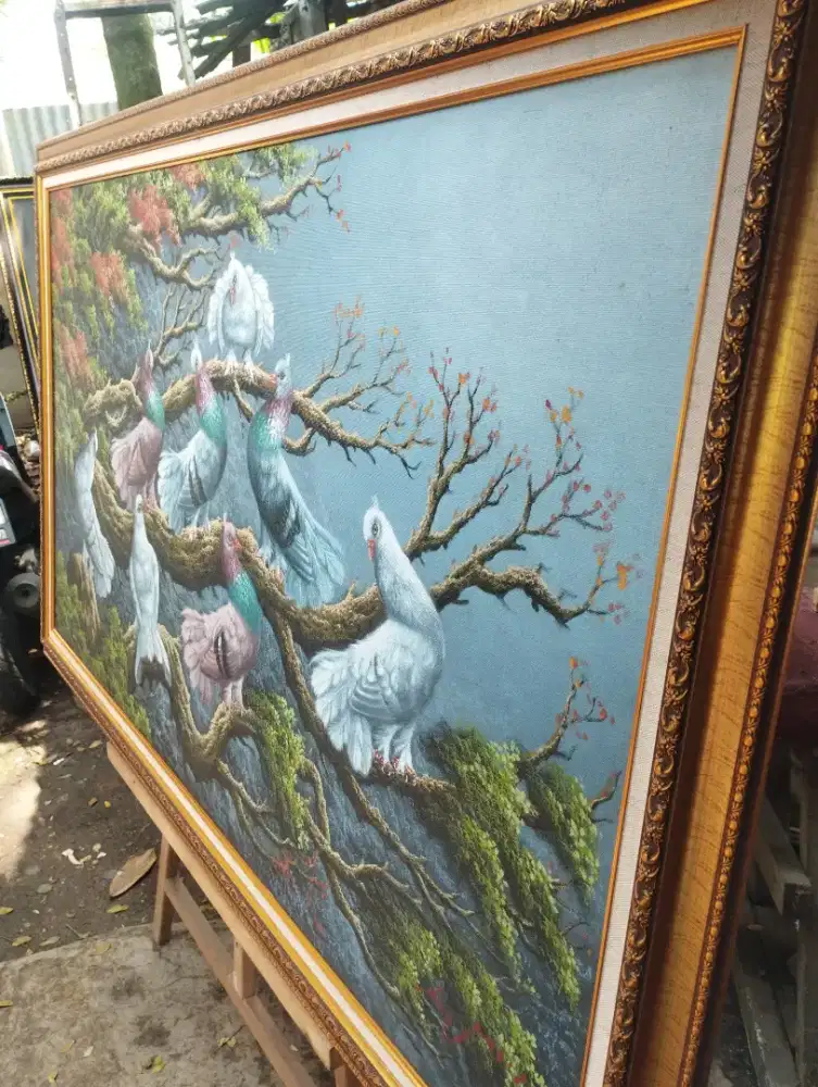 lukisan kanvas pemandangan 8 burung merpati bertengger di pohon +frame