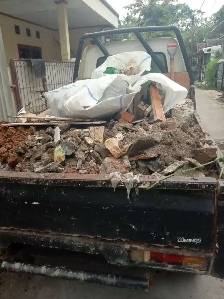 buang puing dan bersih bersih