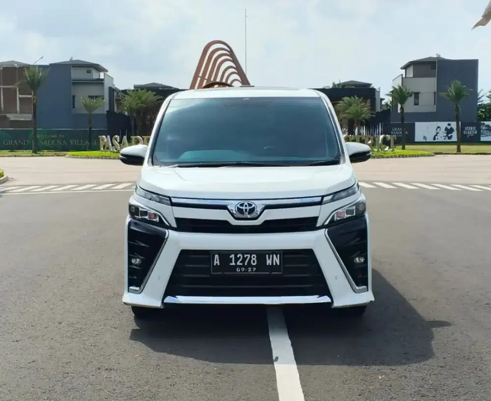 Toyota Voxy 2.0 At' 2019 Bensin Putih Metalik