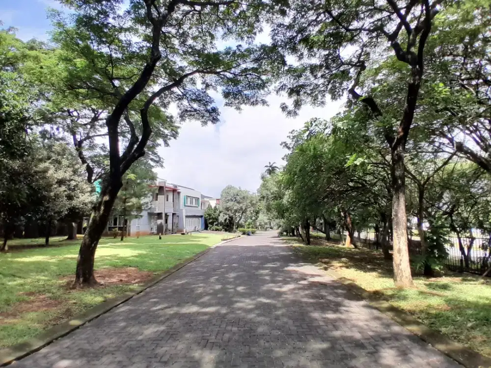 Lokasi Premium di The Green Bsd. Rumah hook, bonus taman yg sangat luas