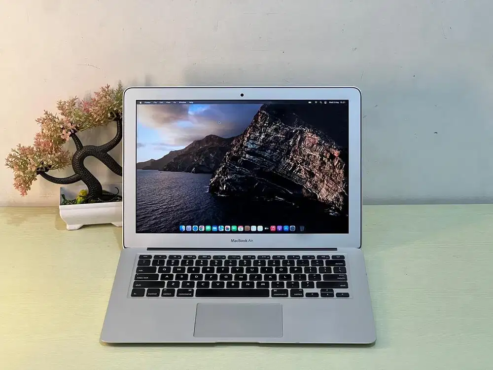 MacBook Air 2017 i5 RAM 8 SSD 128 GB Mulus Batre Awet No Minus