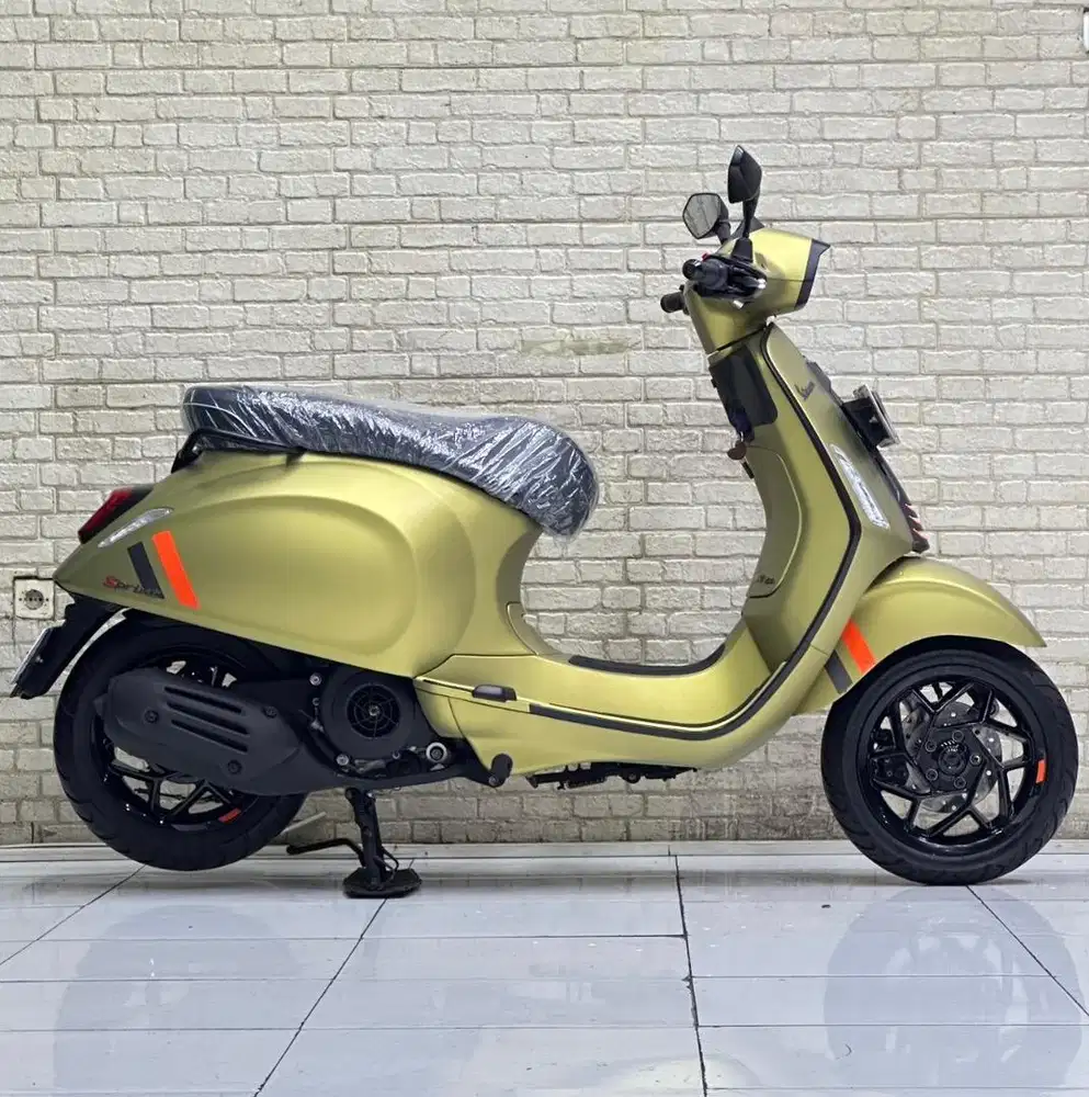 Km 2rb an‼️ Vespa Sprint S 150 ABS PMK 2025 Like New - Zaki Mustika