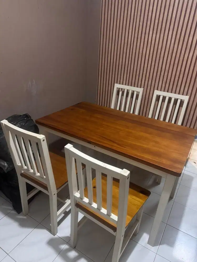 MEJA MAKAN SET BEKAS KONDISI BAGUS