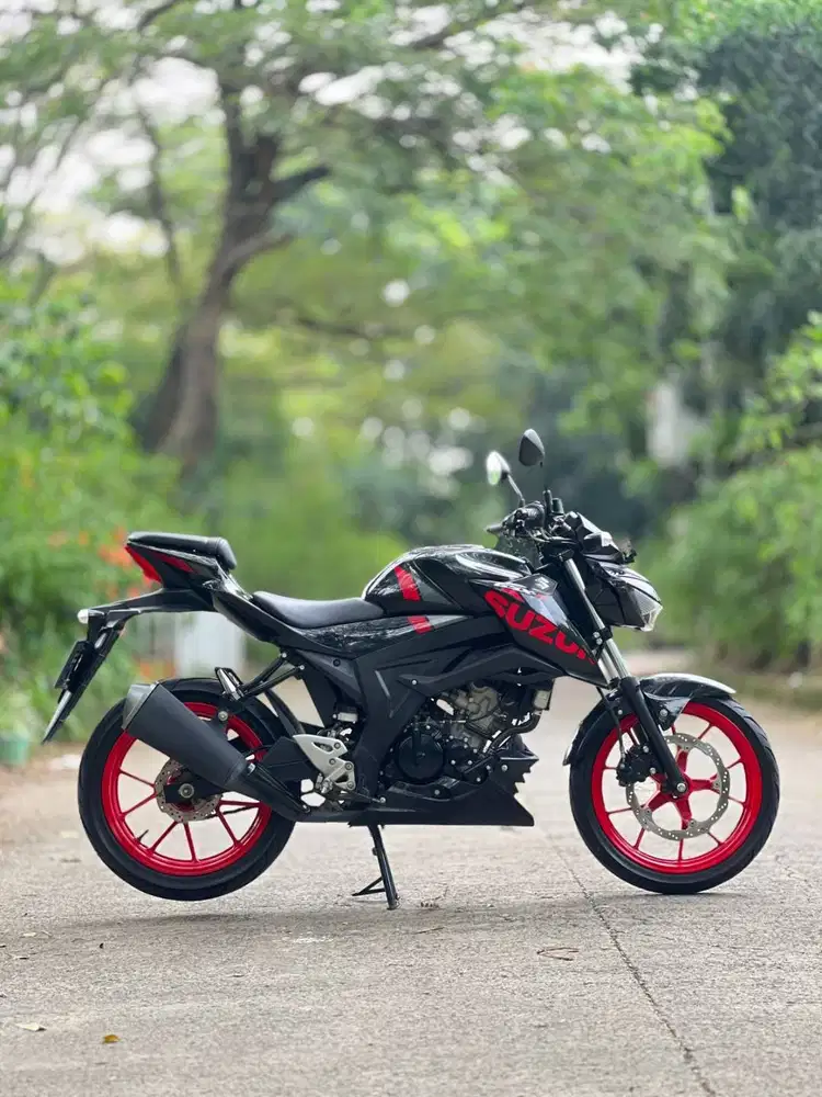 SUZUKI GSX 150S 2022 HITAM KM LOW PAJAK PANJANG RASA BARU