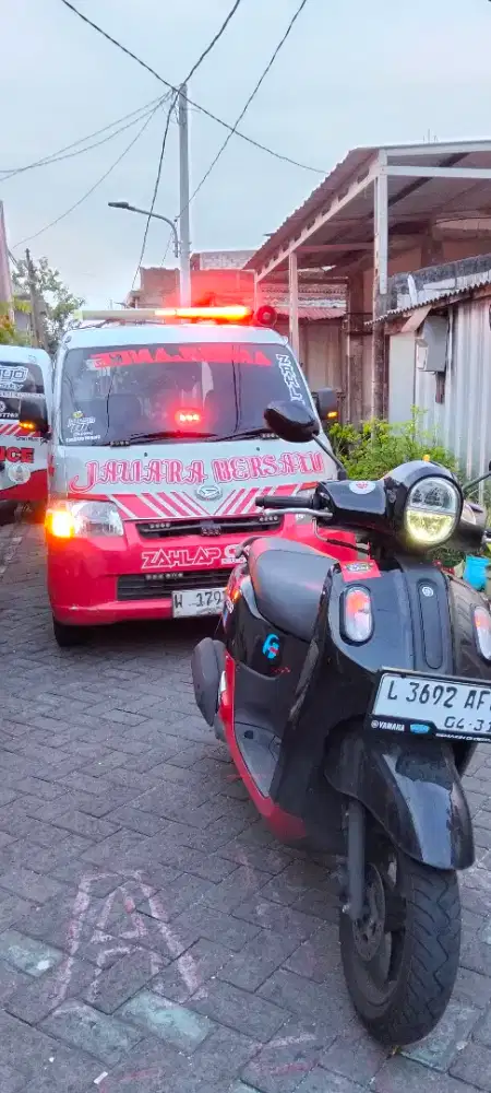 Layanan ambulance dan bantuan medis.
