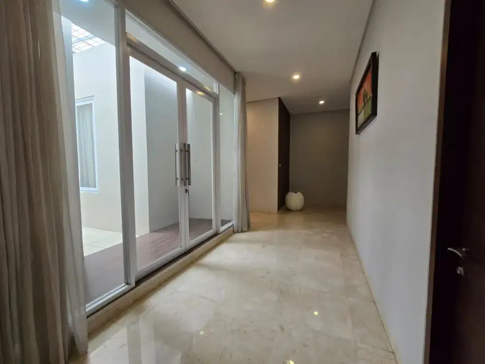 Dijual Rumah Tiga Lantai di Gading Kirana Kelapa Gading