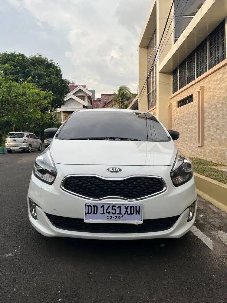 Avanza G Kia Carens 0km