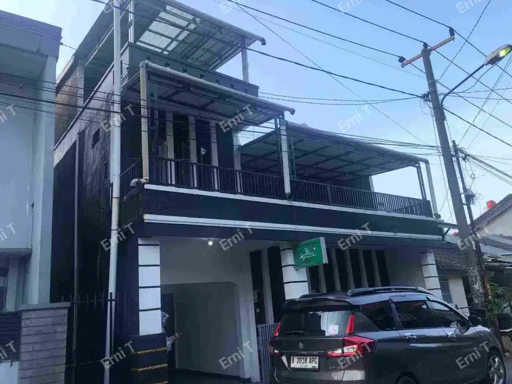 Rumah 2 lantai dengan balkon di Margahayu Buah Batu Bandung
