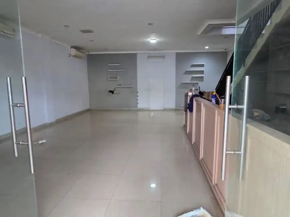 Ruko Siap Pakai di Grand Bolevard, Kota Harapan Indah