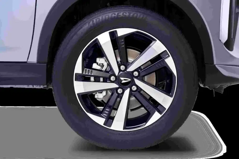 Velg dan ban bekas sigra