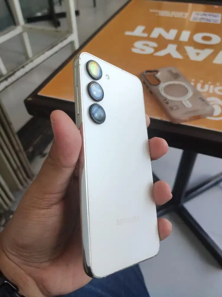 Samsung S23 8/256