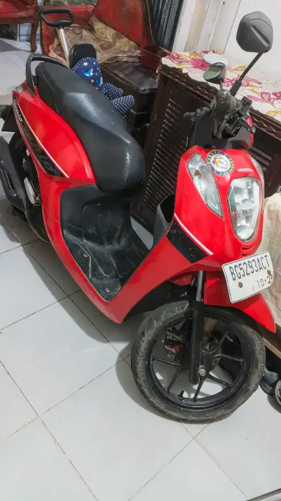 Honda Genio Warna Merah