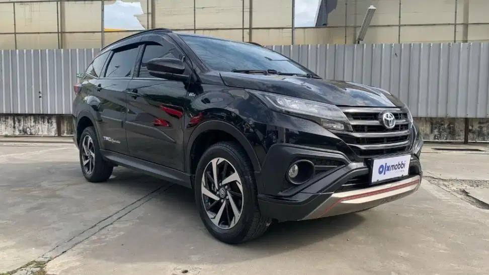 DP MURAH Toyota Rush 1.5 TRD Sportivo Bensin-AT 2018 Hitam CTZJB