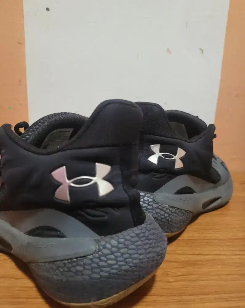 Under Armour mid Black 44.5