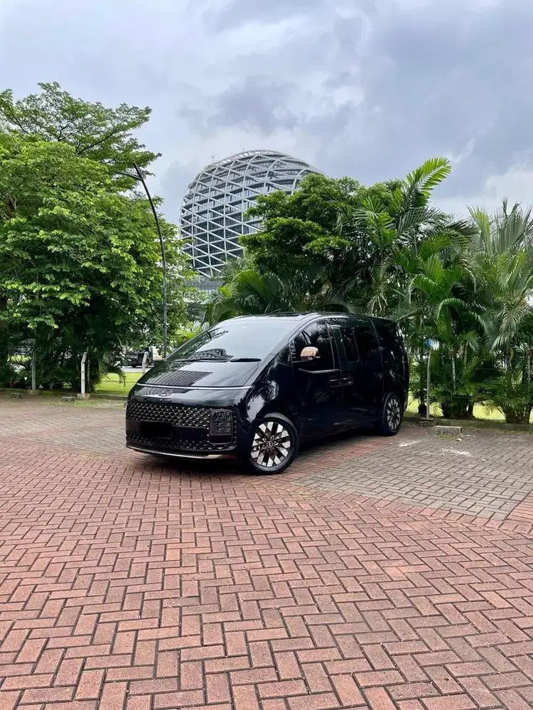 Hyundai Staria 2.2 2WD AT 2021 Low Odo Abyss Black Pearl on Black