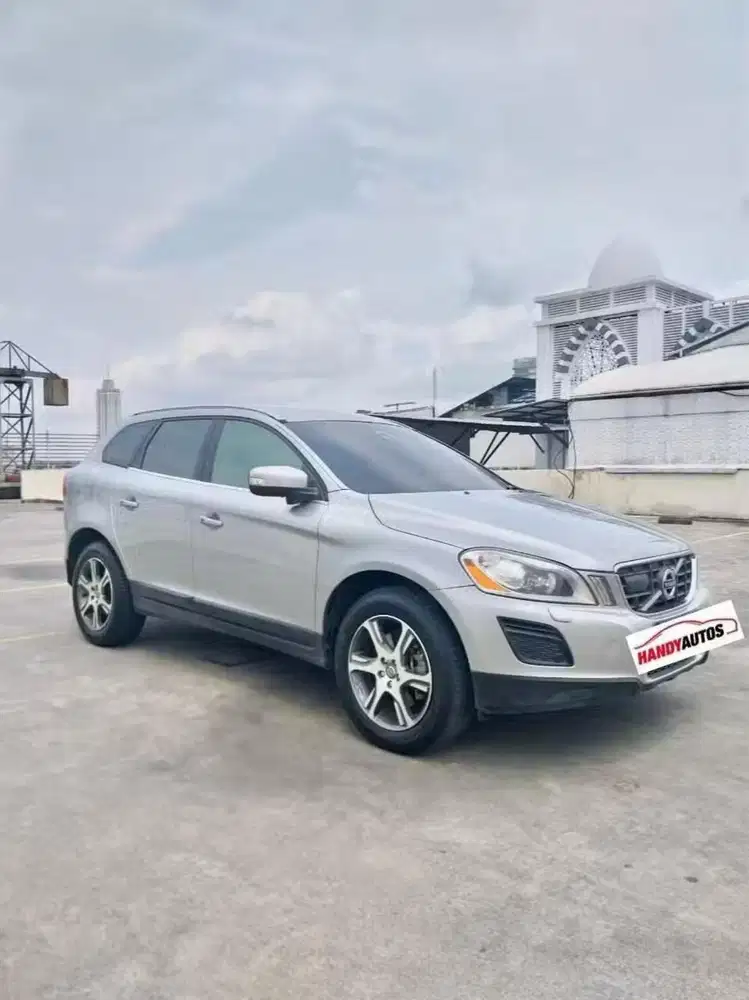 Volvo XC60 T5 Tahun 2012 Automatic Silver Metalik