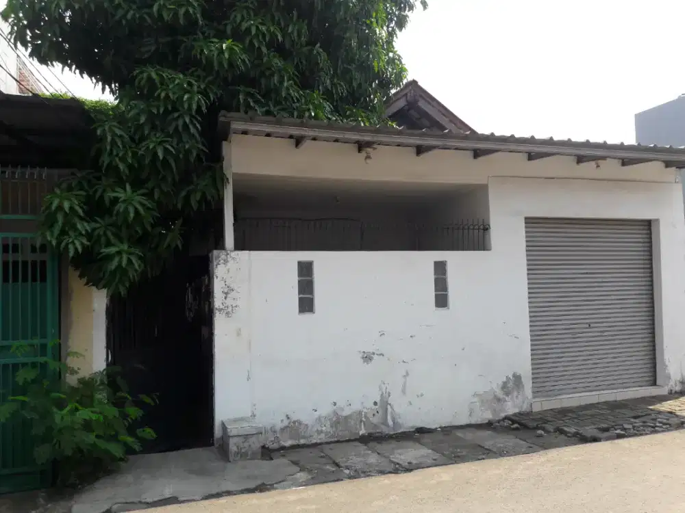 Dijual rumah hitung tanah asri dan strategis di RawaBunga Jatinegara