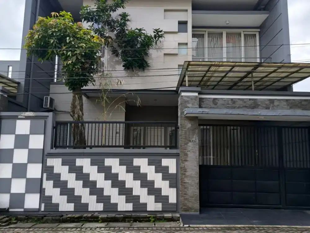Rumah 2 Lantai Bagus Minimalis Semi Furnish SHM di Klampis
