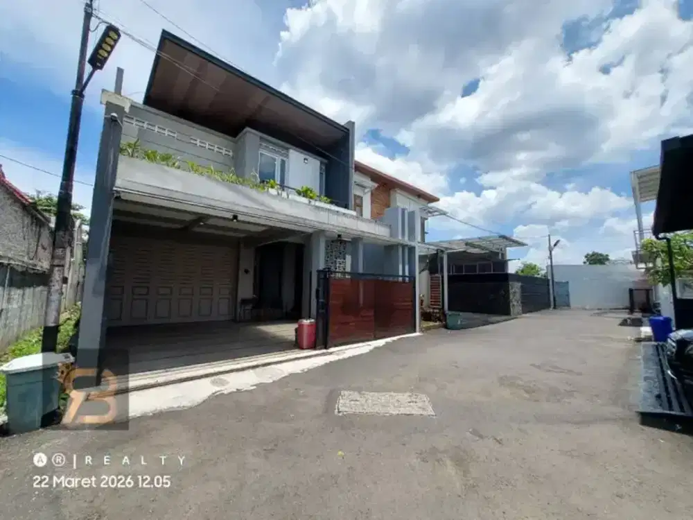 DIJUAL RUMAH MODERN Dengan Kolam Renang Pribadi Di Arcamanik Golf Raya Bandung Lokasi Strategis dan Harga Nego