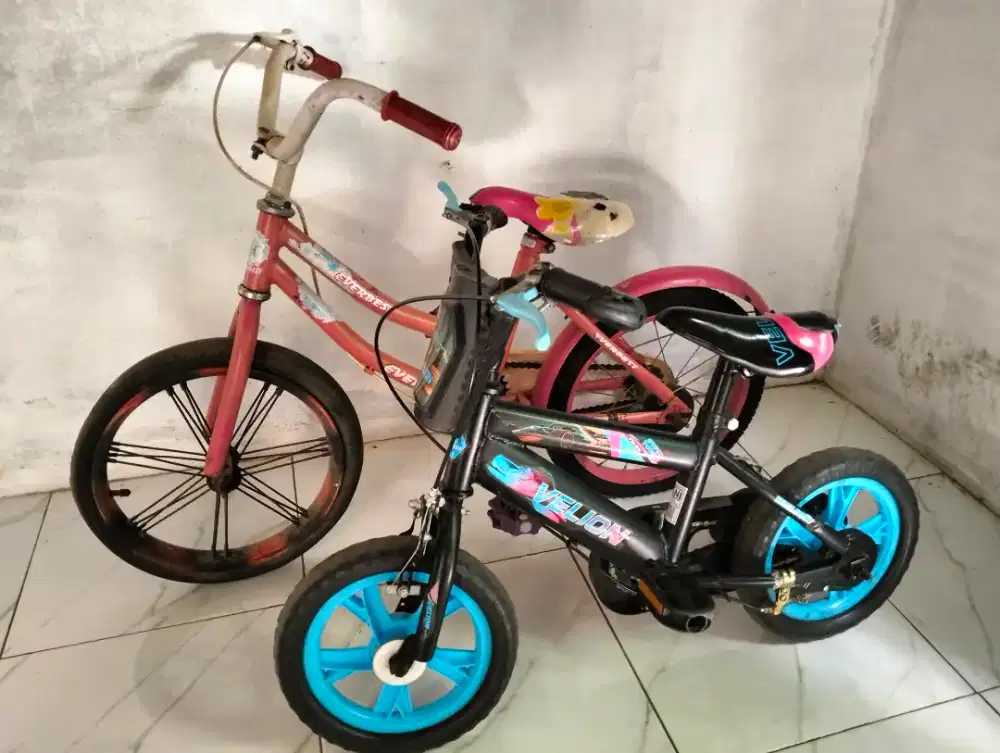 Di jual 2 buah sepeda anak. Nego