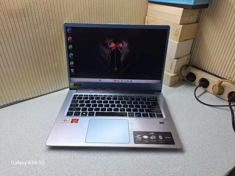 Laptop Acer Swift SF314-41 Amd Athlon 300U SSD 256 GB Siap pakai