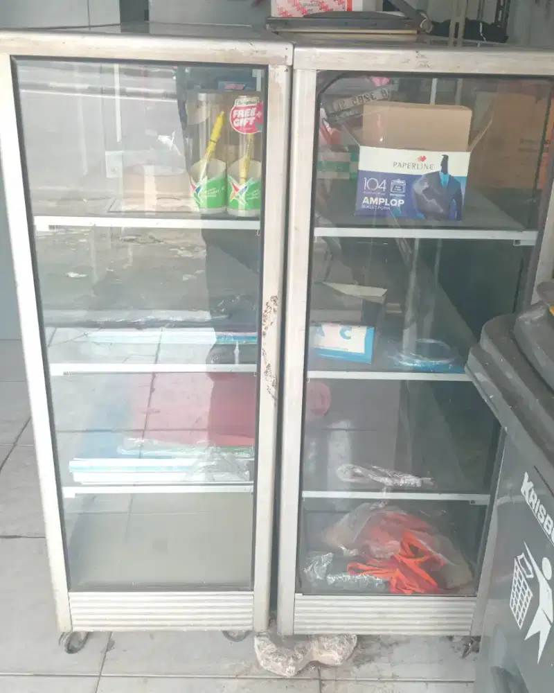 Dijual 2 Etalase Kaca 1,5m (Rak 4 Susun)