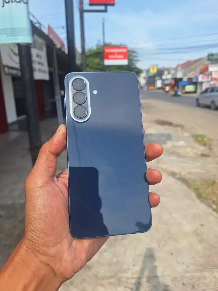 SAMSUNG GALAXY A57