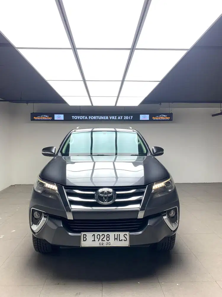 Toyota Fortuner VRZ 2.4cc Mstic 2017 Abu2 Kondisi Siap Pakai.