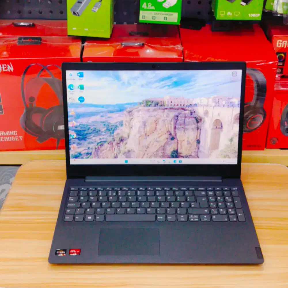 Di Jual Laptop Lenovo V15 Ryzen 3 3250U 8/256GB - Mulus Like New
