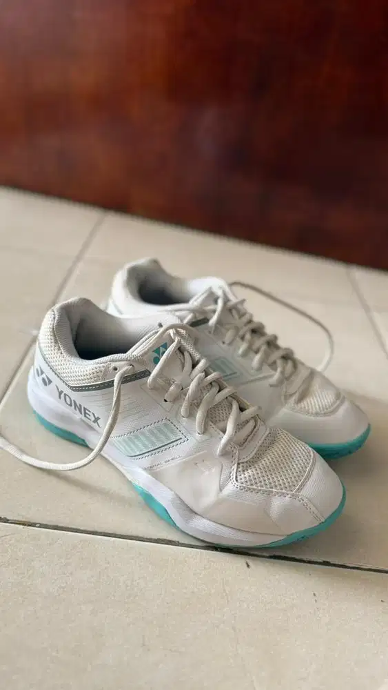 Yonex Badminton shoes woman