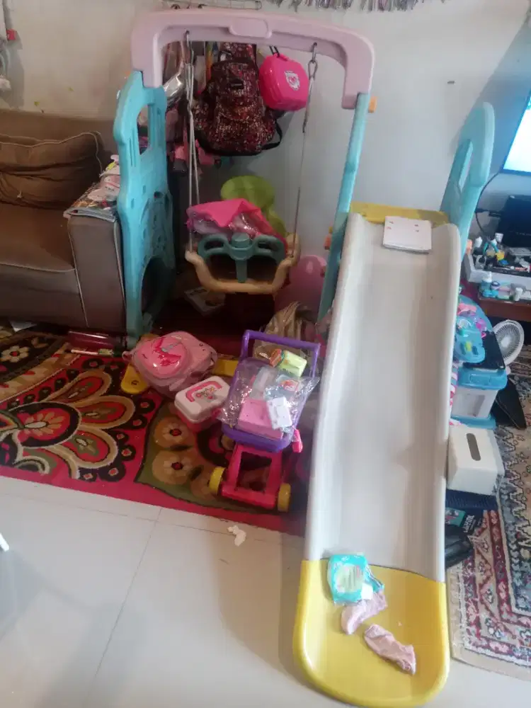 perosotan ayunan anak anak