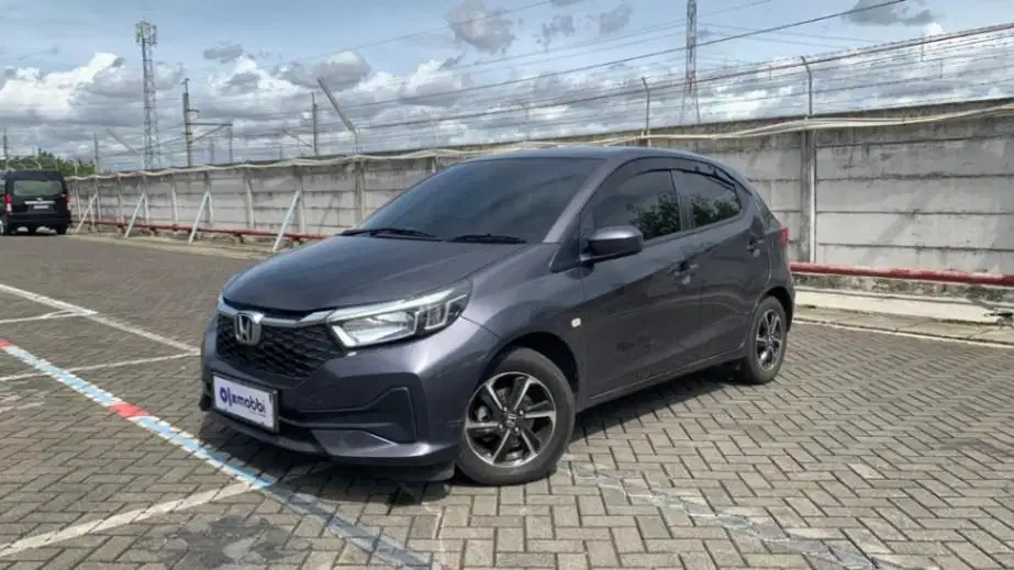 DP MURAH - Honda Brio Satya 1.2 E Bensin MT 2023 Abu-Abu