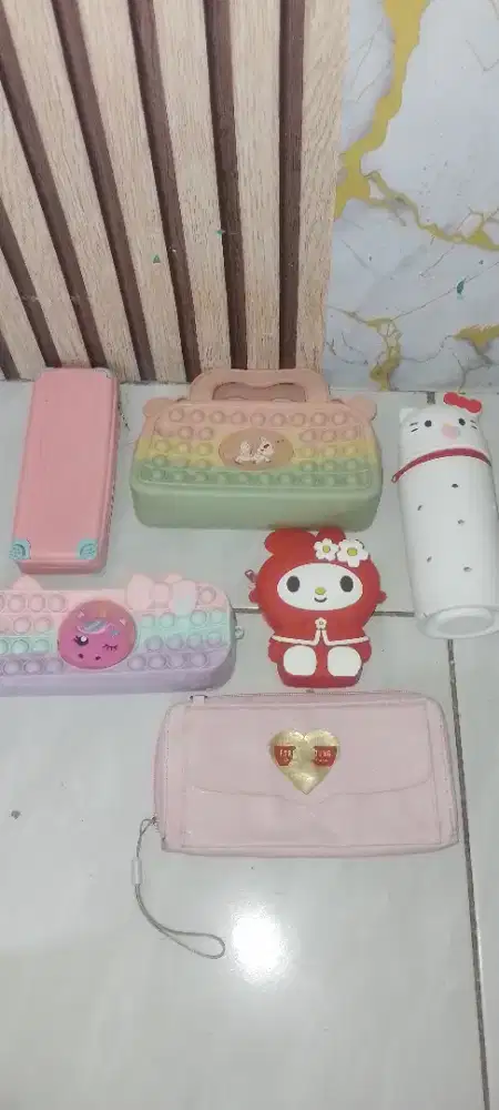 Tempat pensil dan dompet