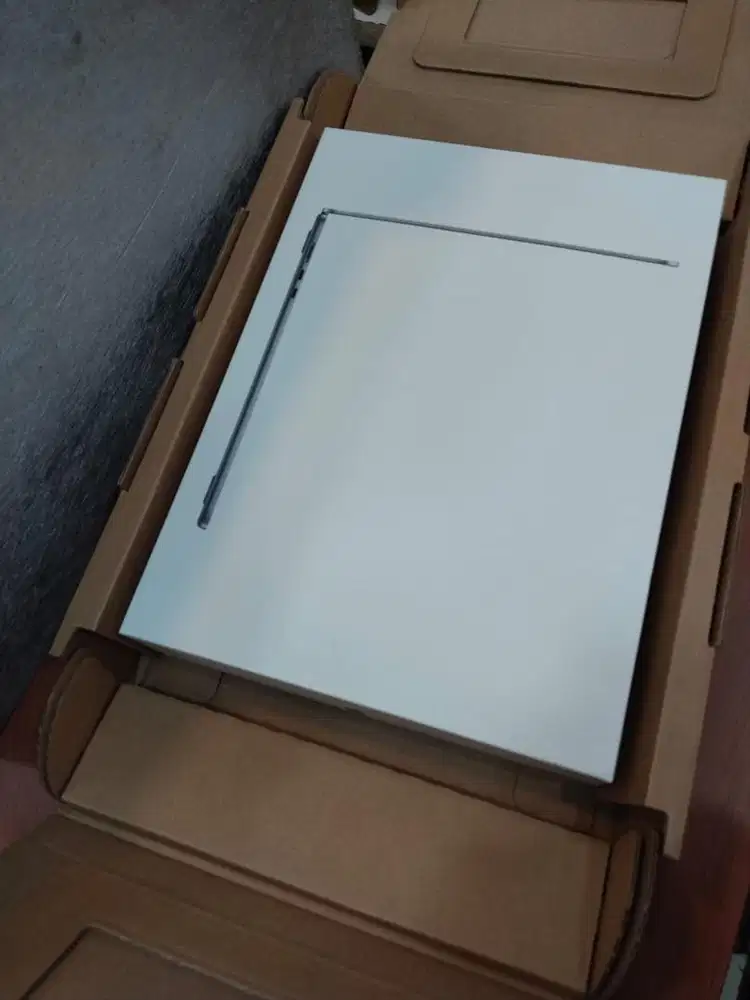 BNIB New Macbook Air M3 16/256GB Space Grey Garansi iBox 1 Tahun