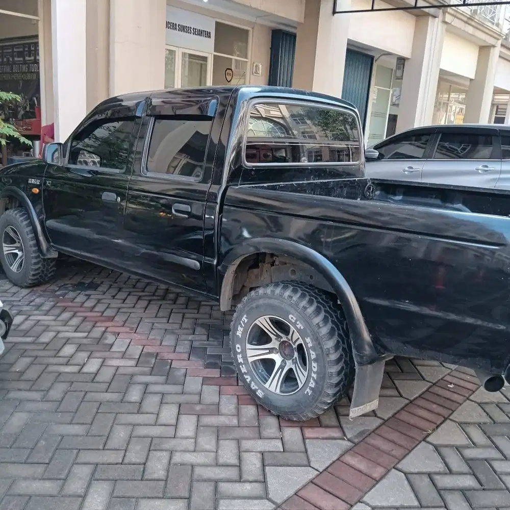 Mobil Ford Ranger double cabin Solar interior modern
