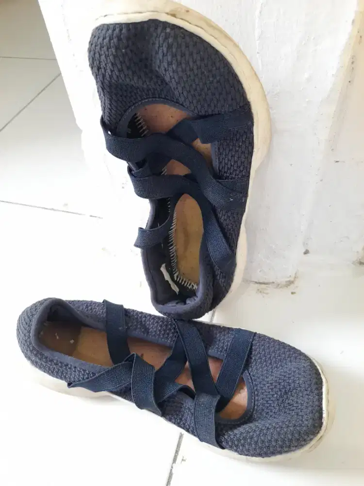 Sepatu cewek pakaian