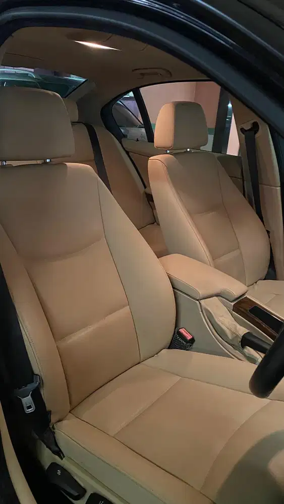 BMW 320i 2008 Bensin