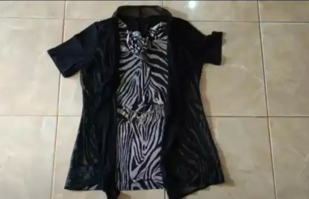 Baju keren warna hitam lingkar dada 95 cm
