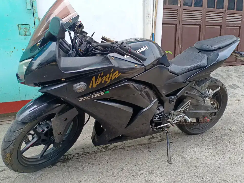 Kawasaki Ninja Karbu 250CC Dua Silinder Tahun 2009 Mesin Halus SiapGas