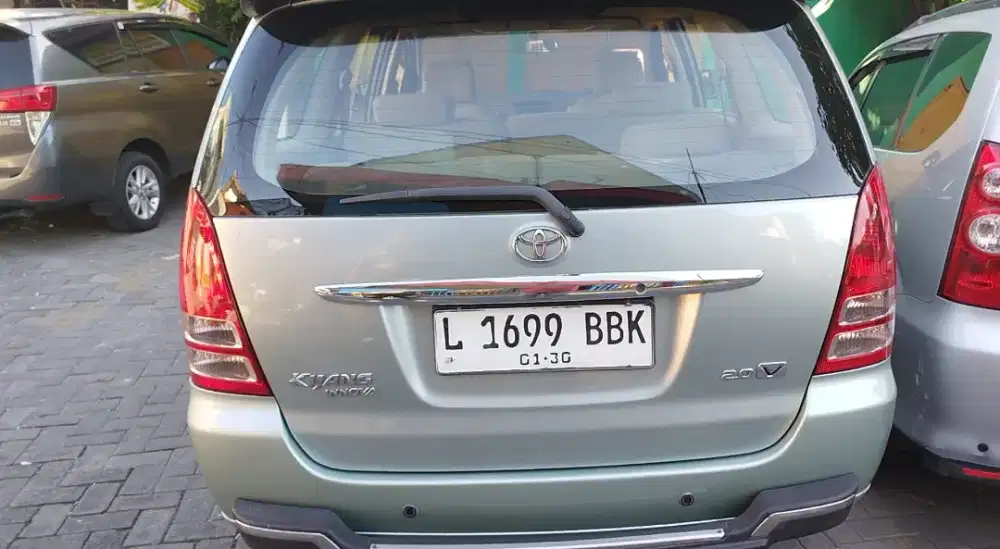 Kijang innova 2005.