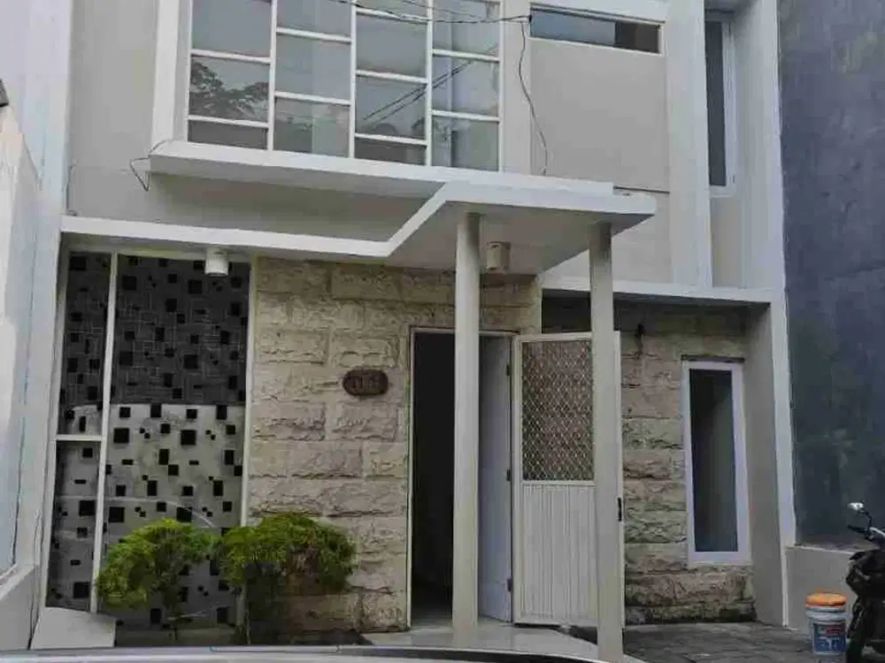 Rumah 2 Lantai Modern Minimalis Siap Huni Perum Istana Mentari Sidoarjo Luas 132 Meter SHM