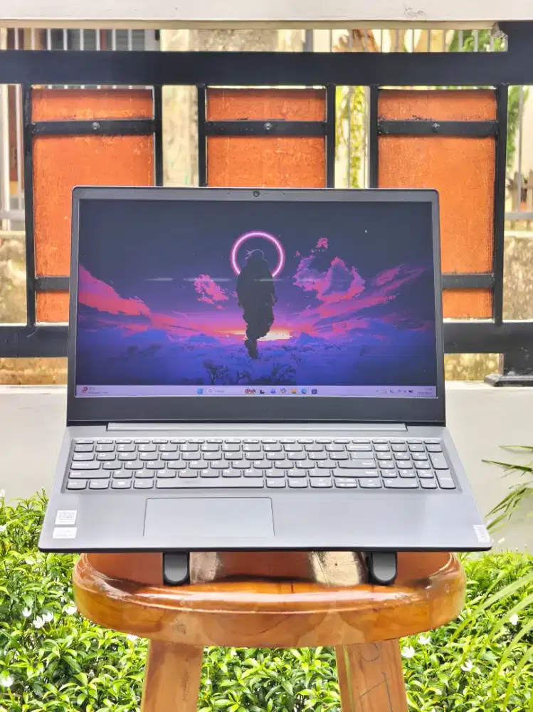 LAPTOP LENOVO V15
