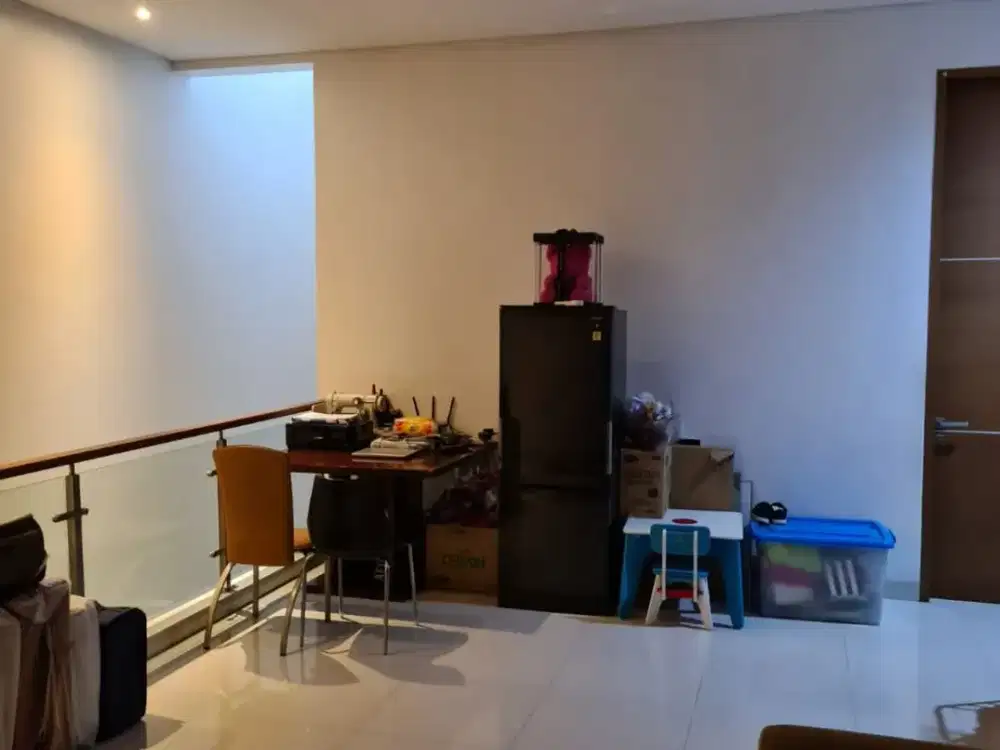 Dijual Rumah Cantik Dua Lantai di Cempaka Putih