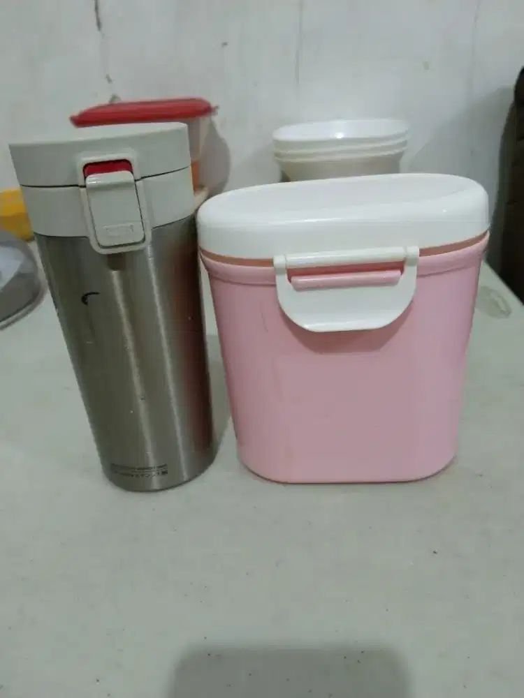 Tempat susu n termos gratis