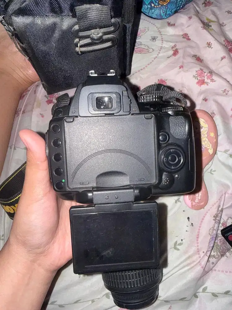 DSLR Nikon D5000. Lensa Nikon AF-S DX 18-55mm VR