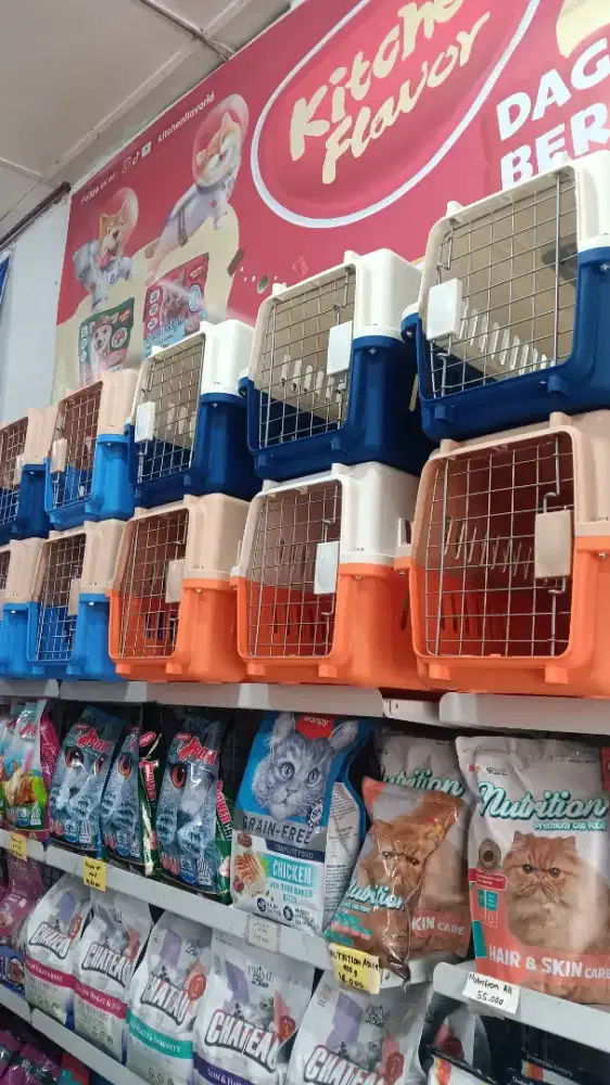 Pet cargo pintu besi