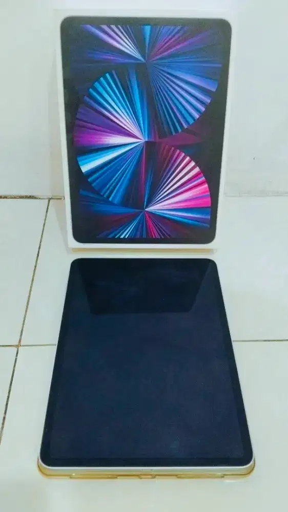 Dijual Apple iPad M1 11 inch 3rd Gen 128GB Warna Space Black Mulus.