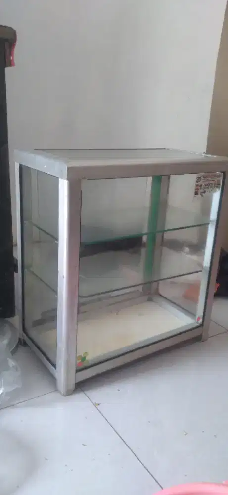 Etalase Rokok Masih Bagus dan Kokoh