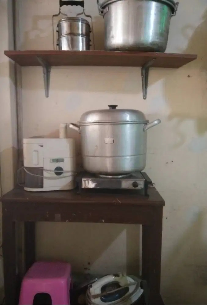 Perlengkapan usaha kuliner, meja, bangku,etalase,gerobak,panci, dll